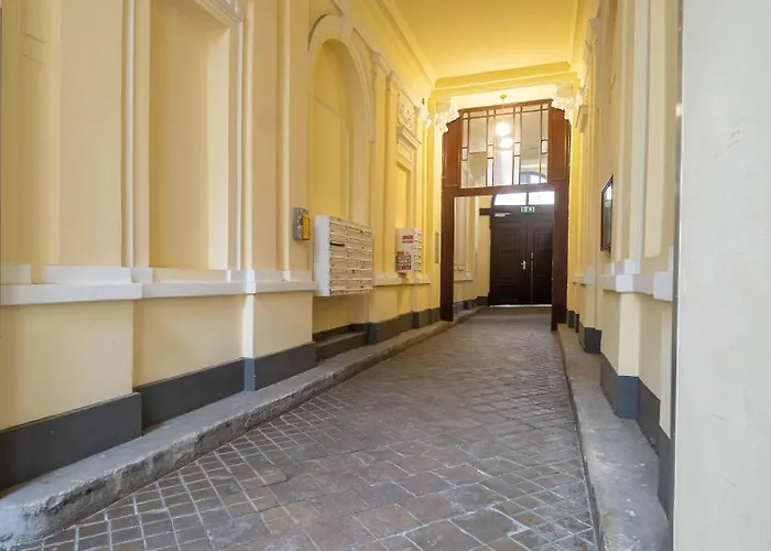 Terrace For 4 Near Naschmarkt & U4 Metro
