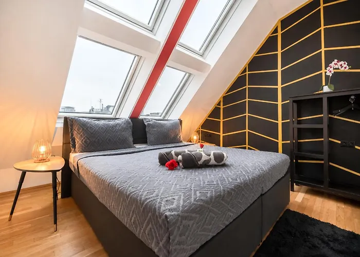 Terrace For 4 Near Naschmarkt & U4 Metro *